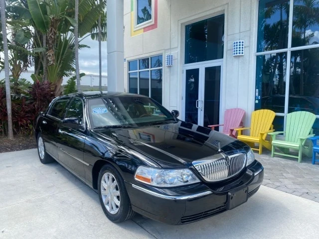 2008 Lincoln Town Car - Image 2 of 21