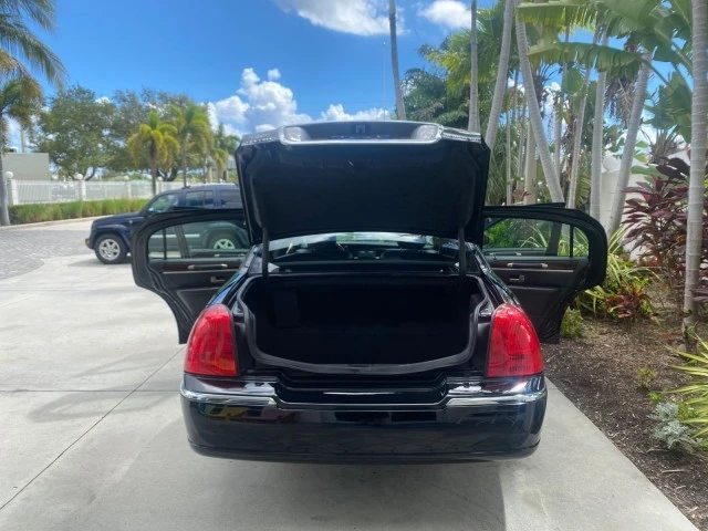 2008 Lincoln Town Car - Image 16 of 21