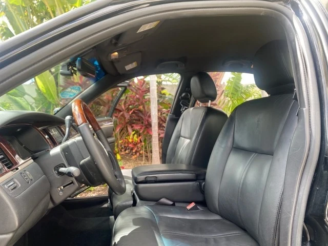 2008 Lincoln Town Car - Image 11 of 21
