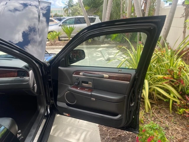 2008 Lincoln Town Car - Image 12 of 21