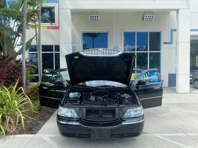 2008 Lincoln Town Car - Image 17 of 21