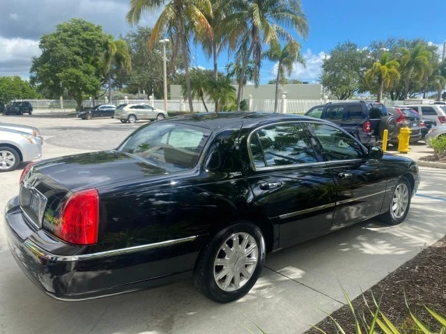 2008 Lincoln Town Car - Image 8 of 21