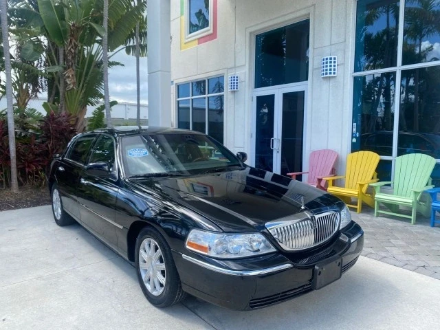 2008 Lincoln Town Car - Image 2 of 21