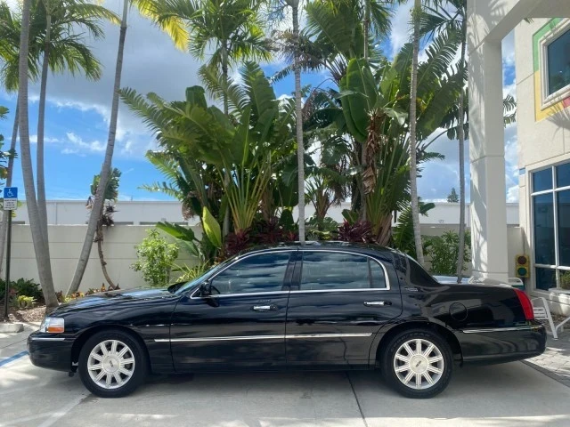 2008 Lincoln Town Car - Image 5 of 21