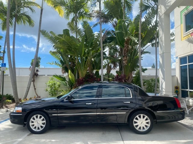 2008 Lincoln Town Car - Image 5 of 21