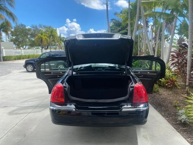 2008 Lincoln Town Car - Image 16 of 21