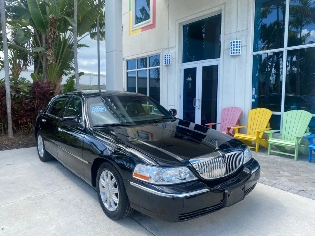 2008 Lincoln Town Car - Image 2 of 21