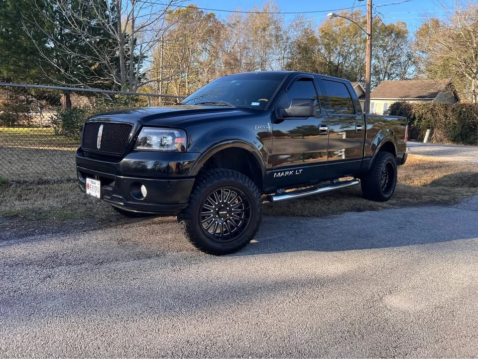 2008 Lincoln Mark LT - Image 2 of 16