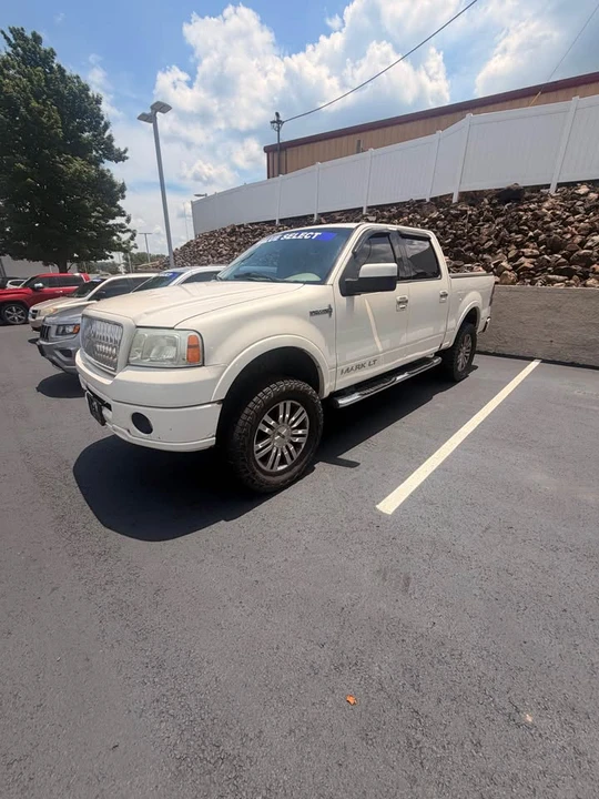 2008 Lincoln Mark LT - Image 2 of 9