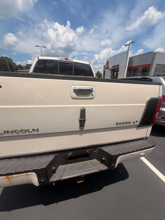 2008 Lincoln Mark LT - Image 5 of 9