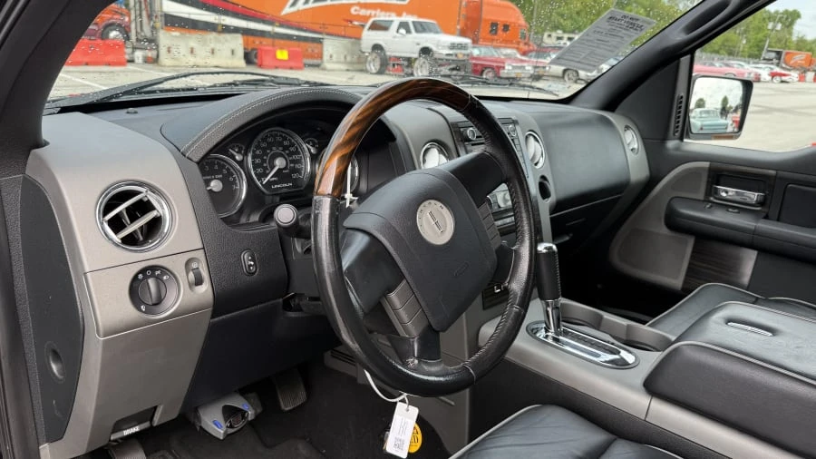 2008 Lincoln Mark LT - Image 10 of 20