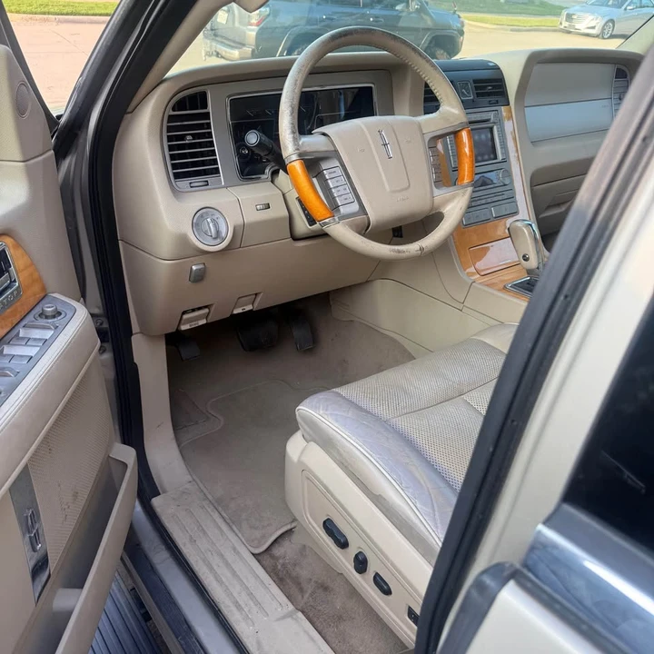 2008 Lincoln Navigator 3rd Gen - Image 3 of 10
