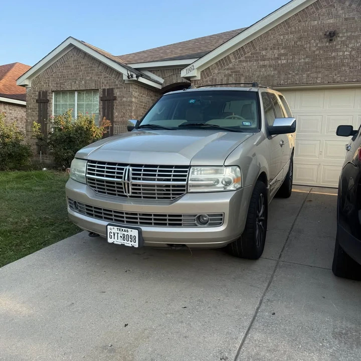 2008 Lincoln Navigator 3rd Gen - Image 2 of 10