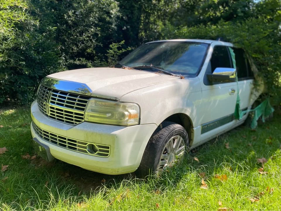 2008 Lincoln Navigator 3rd Gen - Image 2 of 3