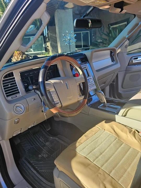 2008 Lincoln Navigator 3rd Gen - Image 3 of 16