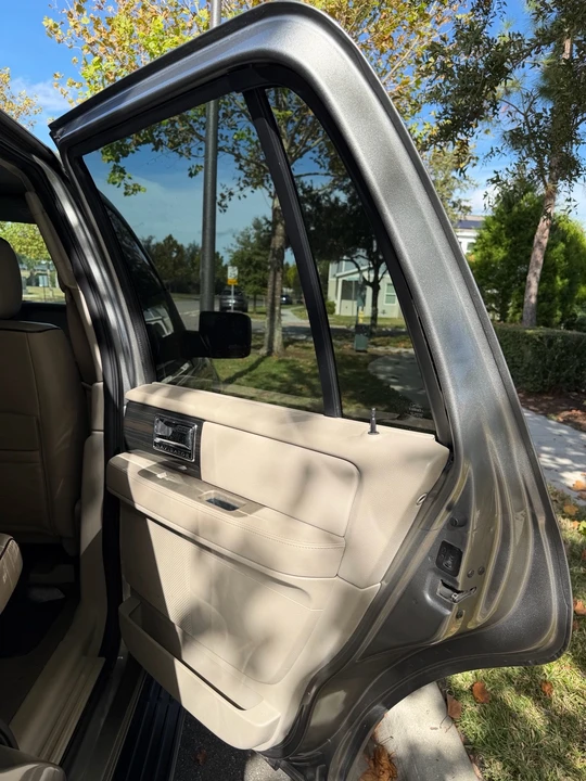 2008 Lincoln Navigator 3rd Gen - Image 10 of 13