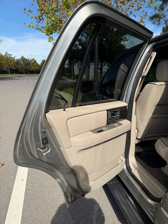 2008 Lincoln Navigator 3rd Gen - Image 8 of 13