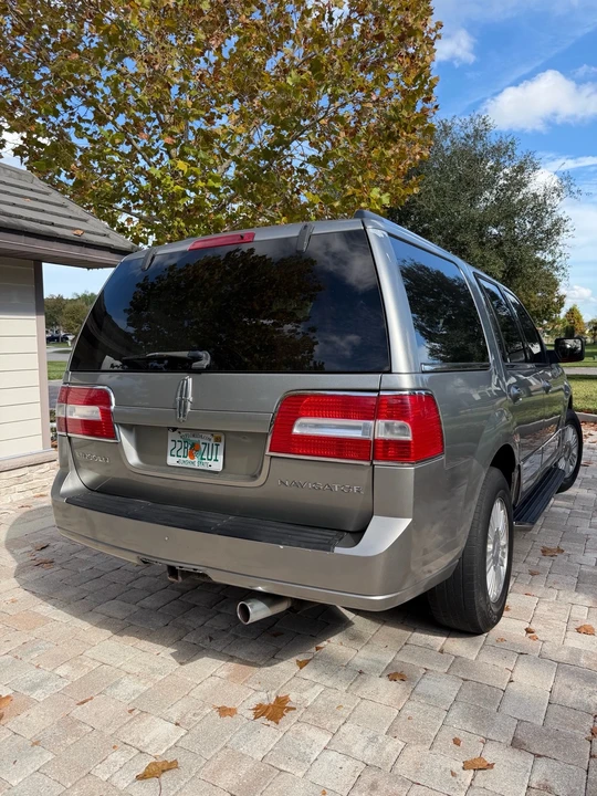 2008 Lincoln Navigator 3rd Gen - Image 3 of 13