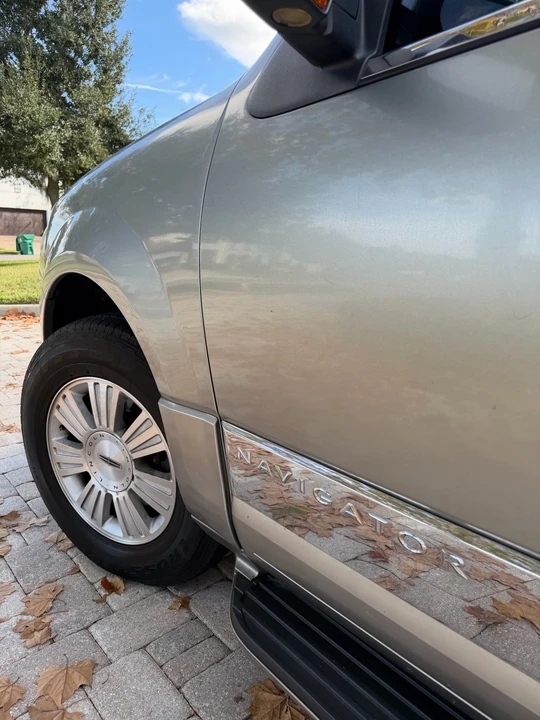 2008 Lincoln Navigator 3rd Gen - Image 5 of 13