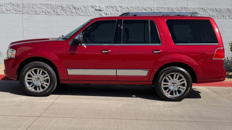 2008 Lincoln Navigator 3rd Gen - Image 2 of 31
