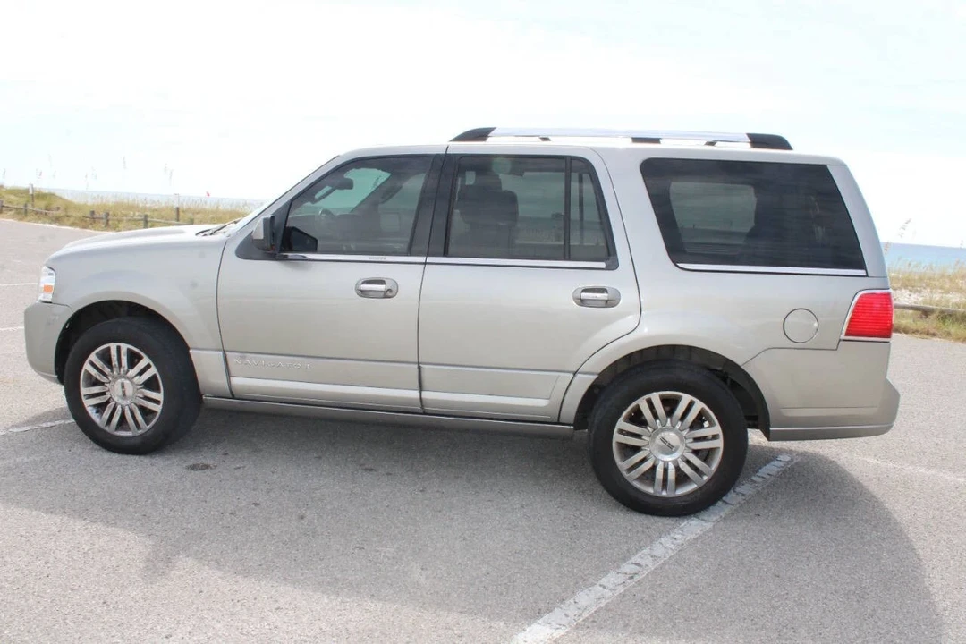 2008 Lincoln Navigator 3rd Gen - Image 4 of 21