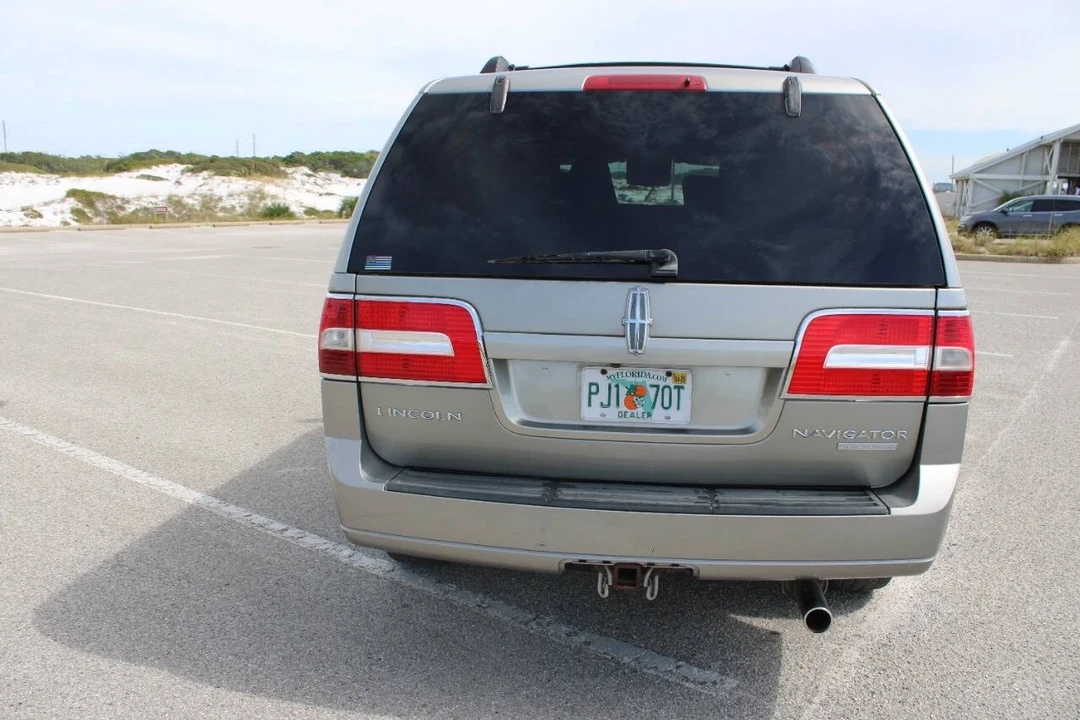 2008 Lincoln Navigator 3rd Gen - Image 9 of 21