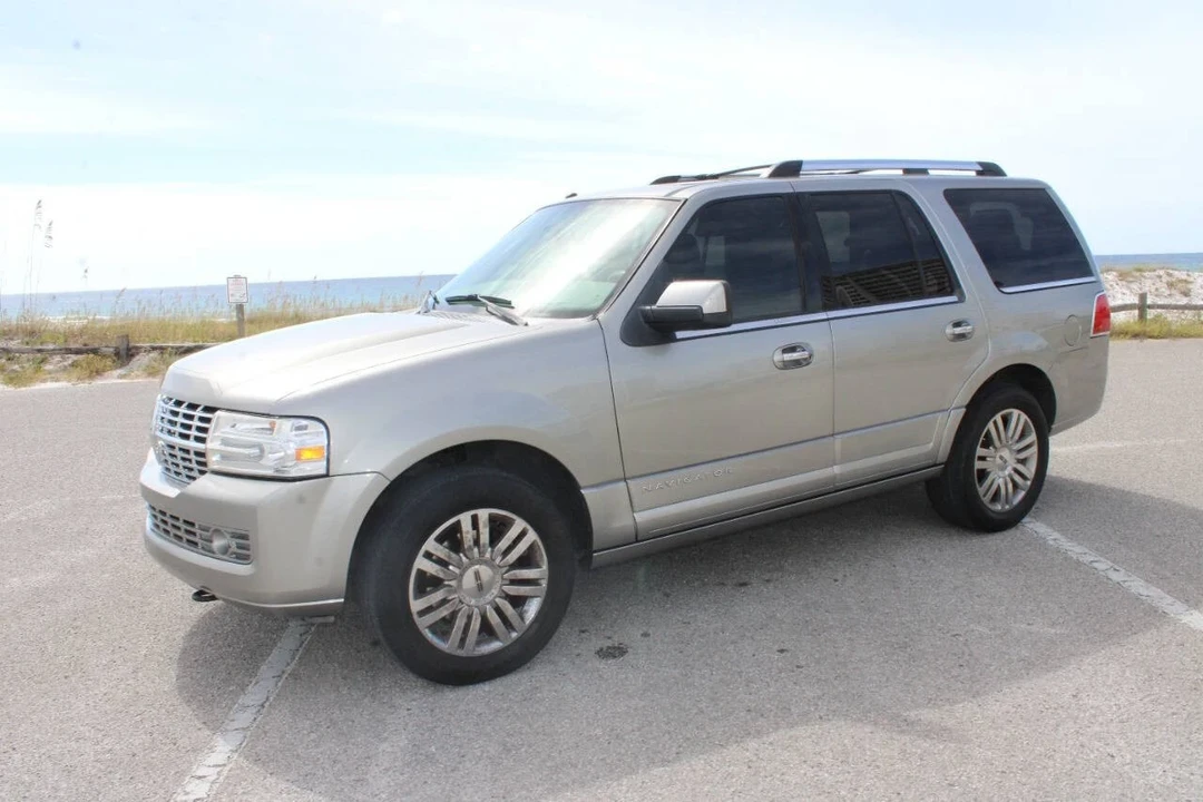 2008 Lincoln Navigator 3rd Gen - Image 2 of 21