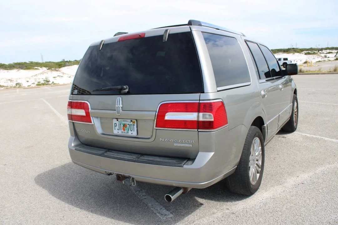 2008 Lincoln Navigator 3rd Gen - Image 10 of 21