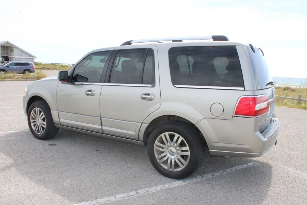 2008 Lincoln Navigator 3rd Gen - Image 5 of 21