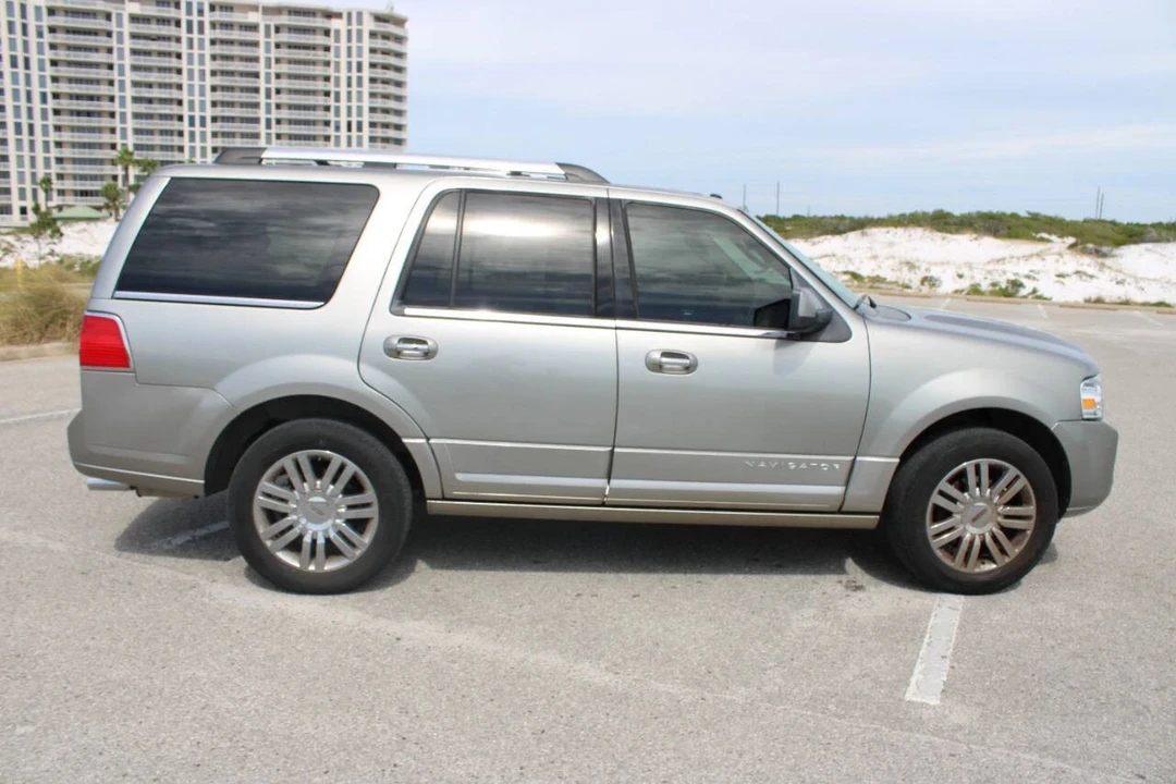 2008 Lincoln Navigator 3rd Gen - Image 14 of 21
