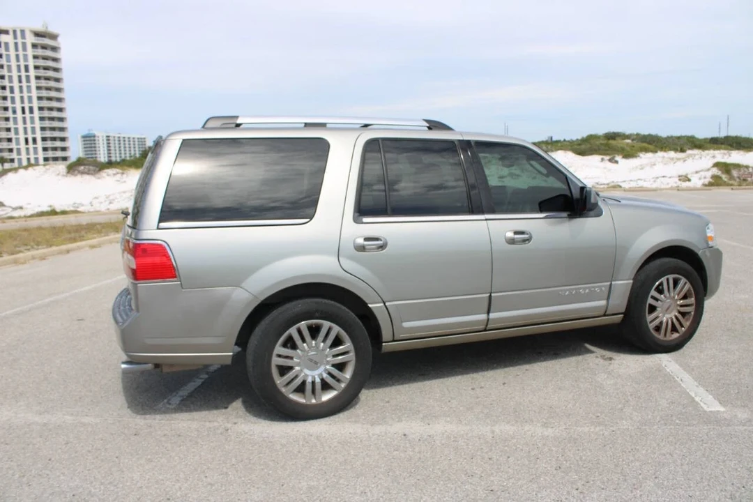 2008 Lincoln Navigator 3rd Gen - Image 13 of 21