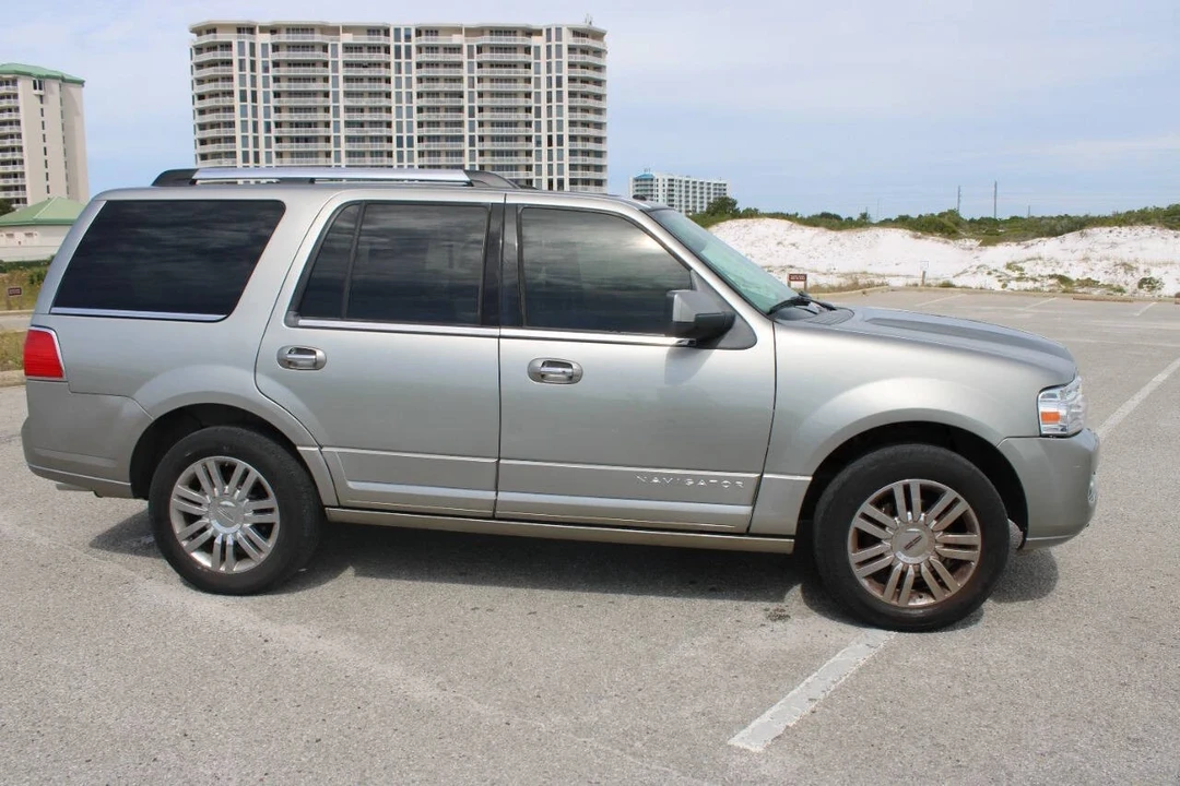 2008 Lincoln Navigator 3rd Gen - Image 15 of 21