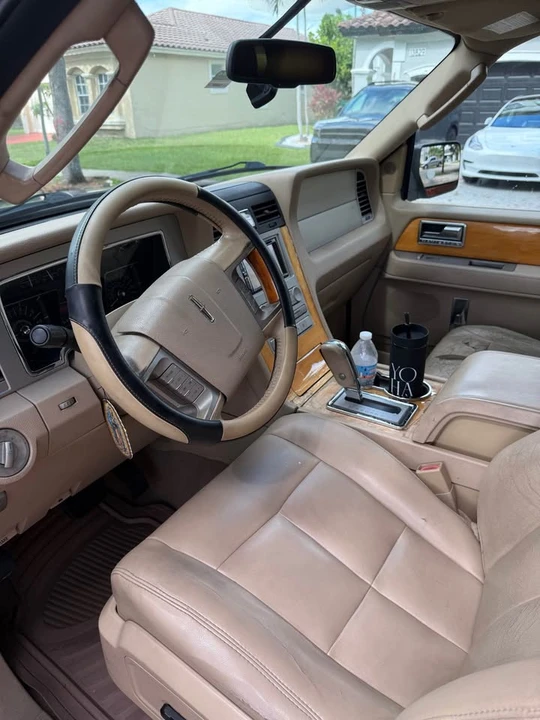 2008 Lincoln Navigator 3rd Gen - Image 11 of 12