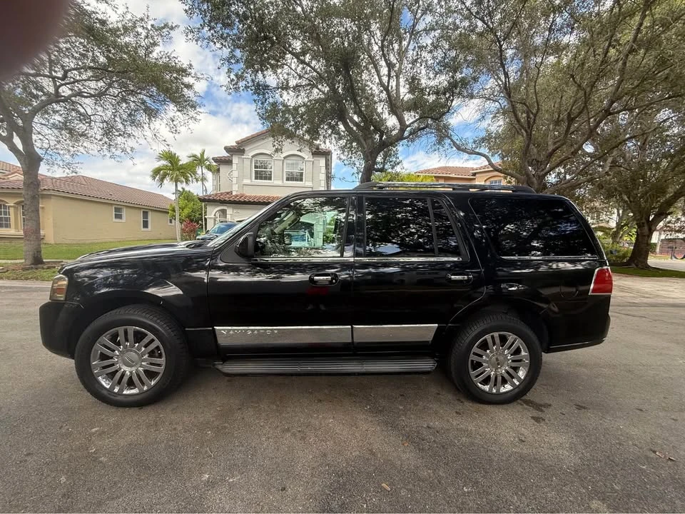 2008 Lincoln Navigator 3rd Gen - Image 3 of 12