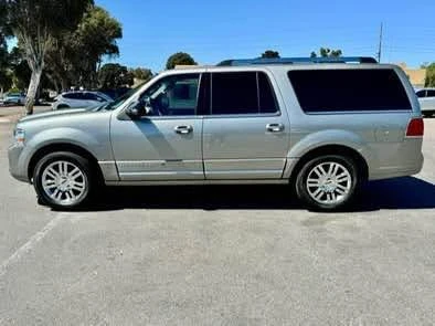 2008 Lincoln Navigator 3rd Gen - Image 4 of 17