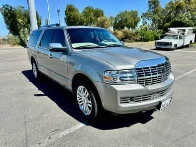 2008 Lincoln Navigator 3rd Gen - Image 2 of 17