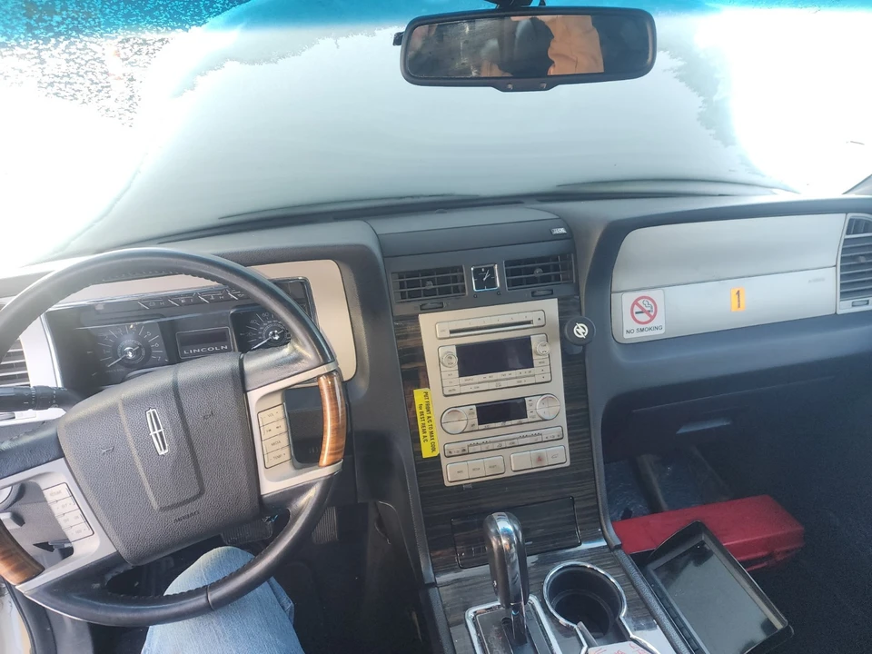 2008 Lincoln Navigator 3rd Gen - Image 9 of 12