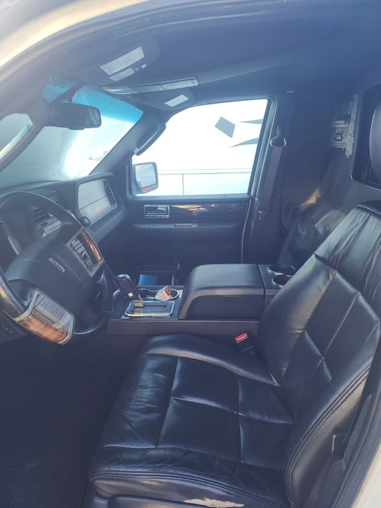 2008 Lincoln Navigator 3rd Gen - Image 10 of 12
