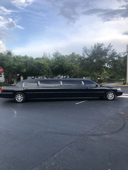 2008 Lincoln Town Car - Image 3 of 13