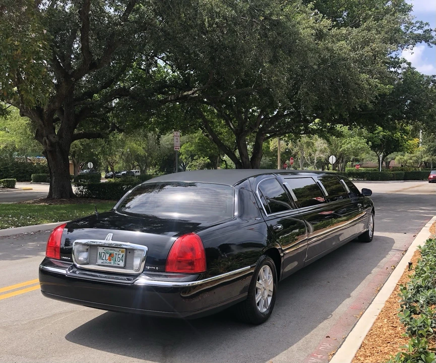 2008 Lincoln Town Car - Image 9 of 13
