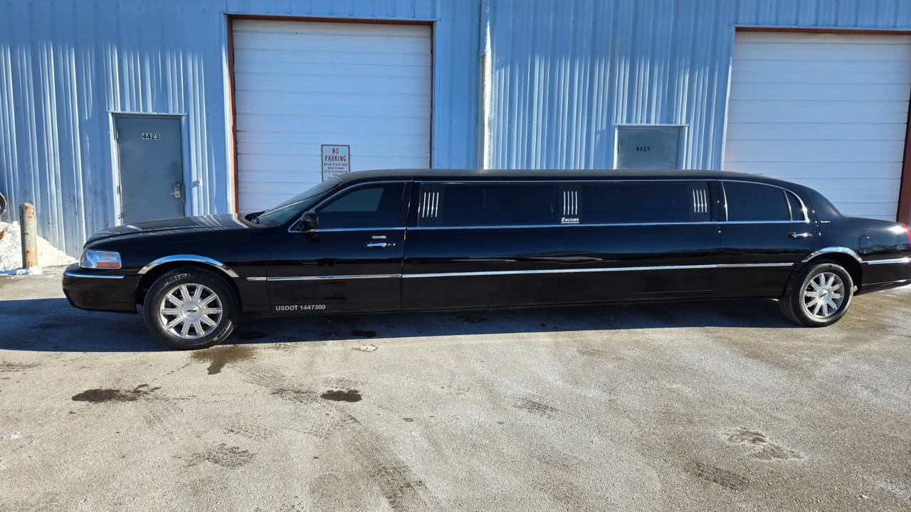 2008 Lincoln Town Car - Image 7 of 21
