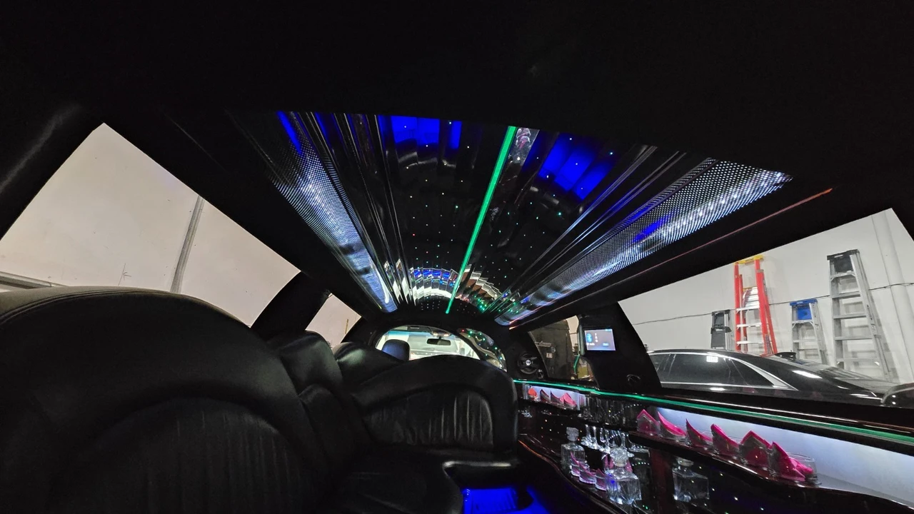 2008 Lincoln Town Car - Image 11 of 21