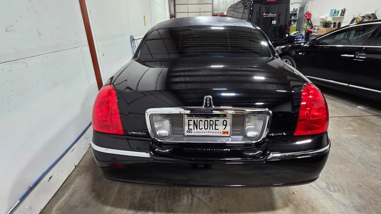 2008 Lincoln Town Car - Image 4 of 21