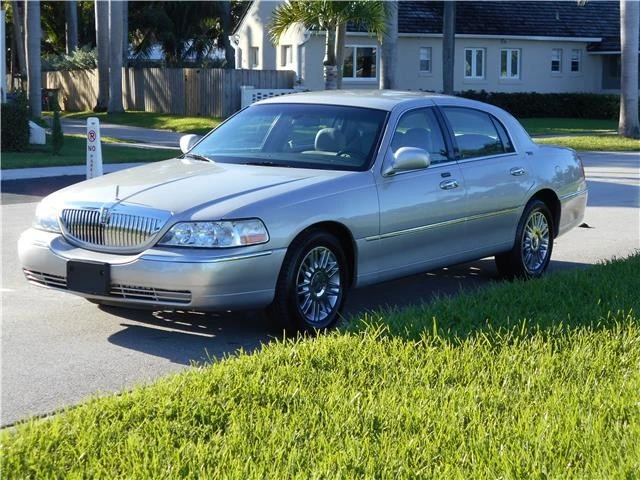 2008 Lincoln Town Car - Image 6 of 12