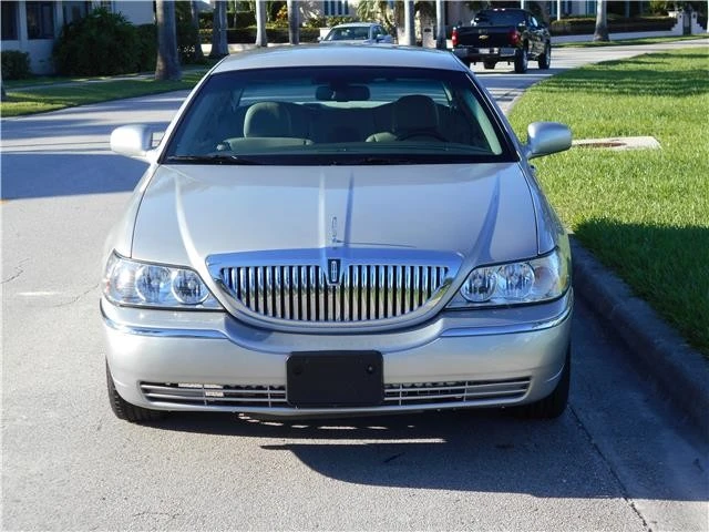 2008 Lincoln Town Car - Image 4 of 12