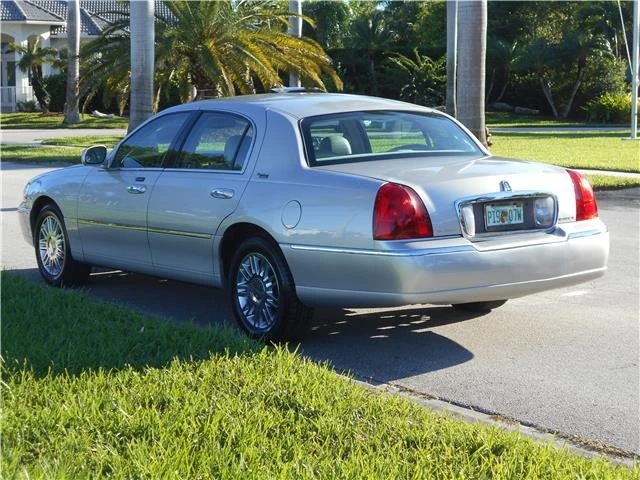 2008 Lincoln Town Car - Image 8 of 12