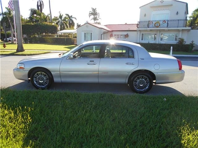 2008 Lincoln Town Car - Image 7 of 12