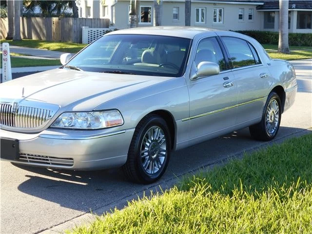 2008 Lincoln Town Car - Image 5 of 12