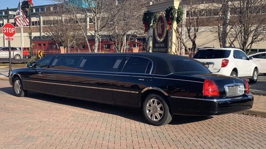 2008 Lincoln Town Car - Image 3 of 10