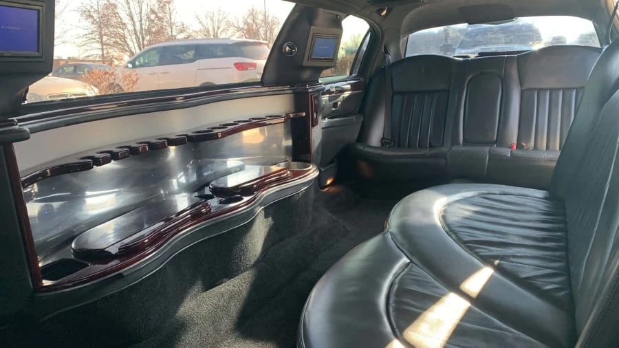 2008 Lincoln Town Car - Image 6 of 10
